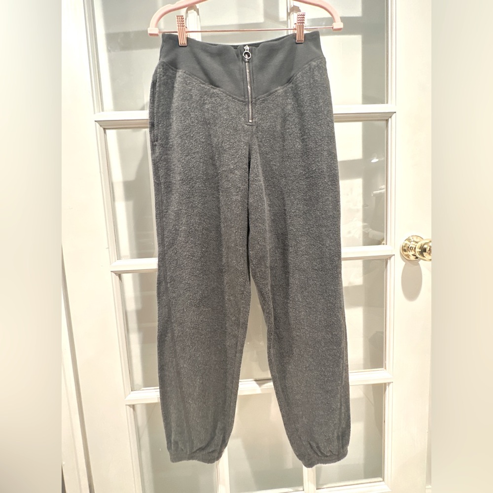 💚Aeries💚 Shearling jogger w/v-front zipper waist band and center from zi…